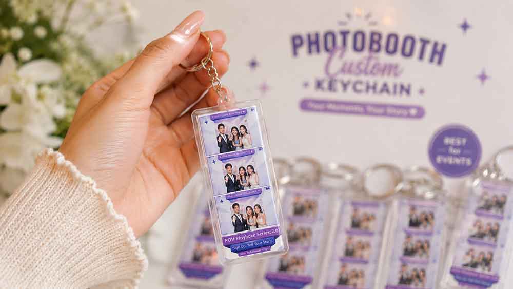 Gantungan kunci photo booth ungu